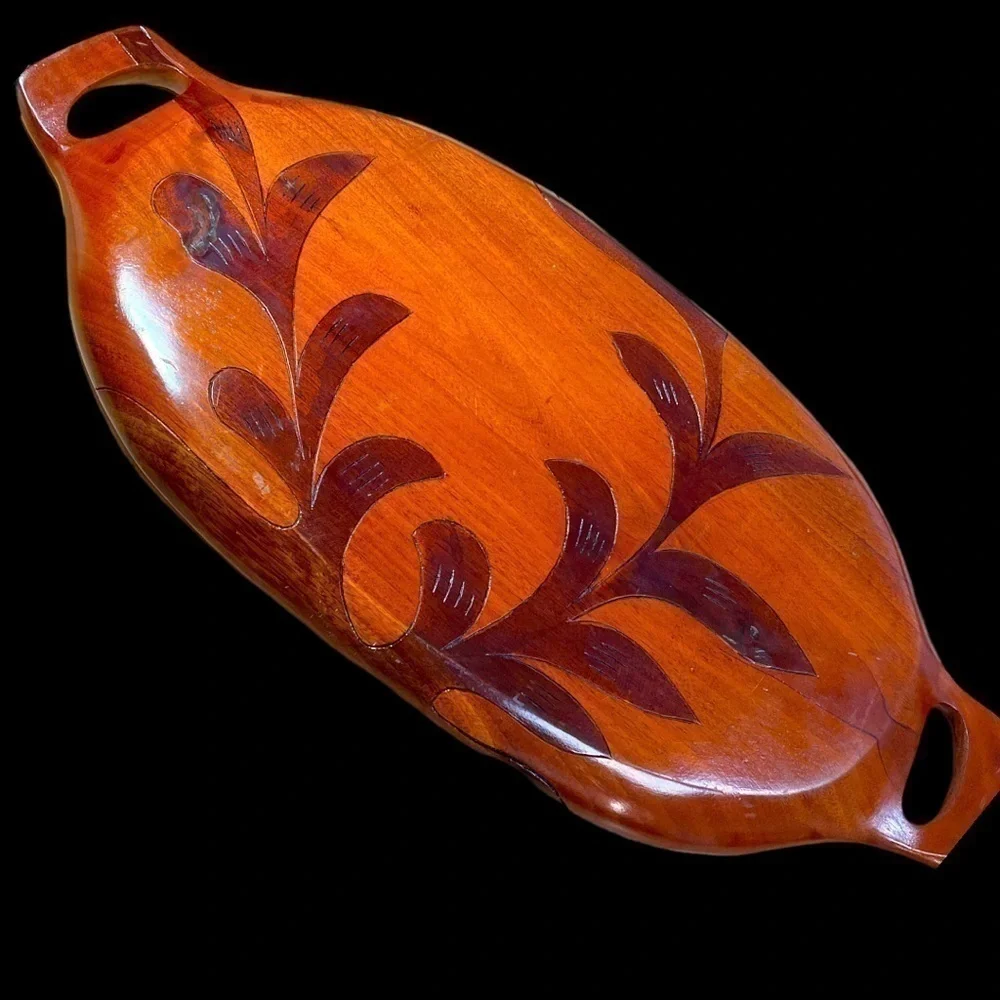 𝅺VINTAGE wooden tray, hand carved, beautiful work on front and back, oversized